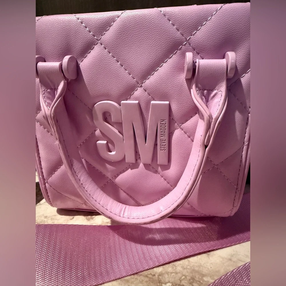 LIKE NEW! Steve Madden Quilted Crossbody Tote in Lilac - Picture 2 of 11